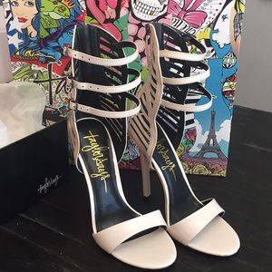 Size 6.5 Taylor Says ivory patent leather heels